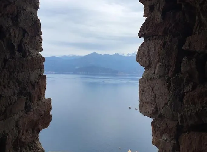 Dans Maison De Village * 皮亚纳