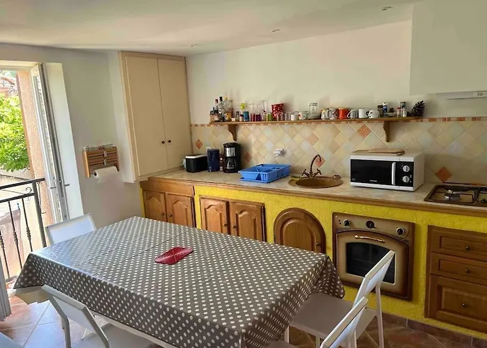 Dans Maison De Village Daire Piana (Corsica)